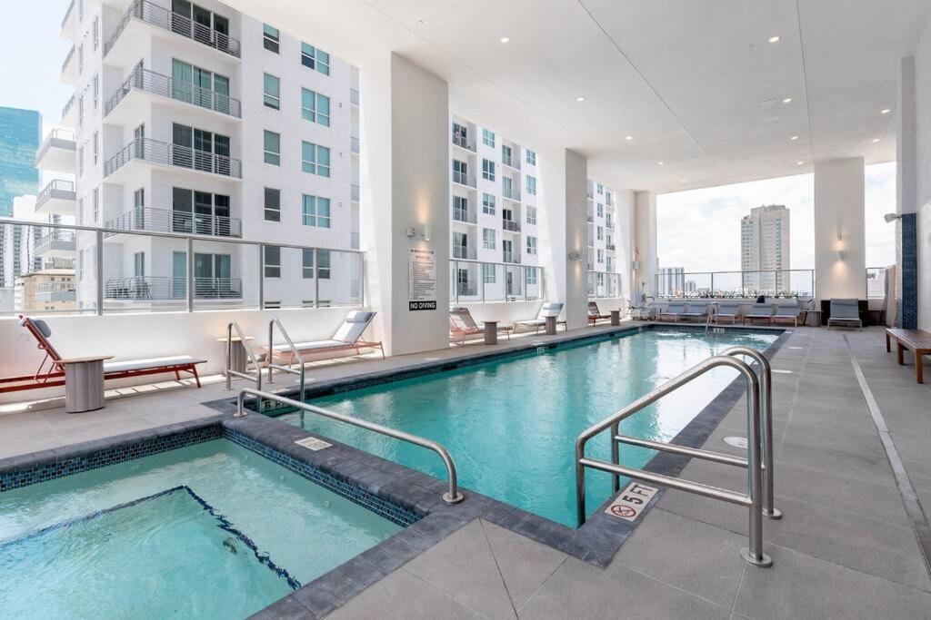 Amazing 2 Bedroom 30Th Floor Downtown Free Parking Miami Luaran gambar