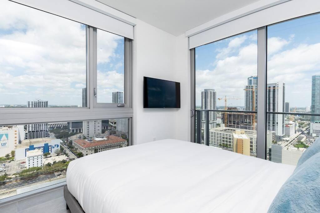 Amazing 2 Bedroom 30Th Floor Downtown Free Parking Miami Luaran gambar